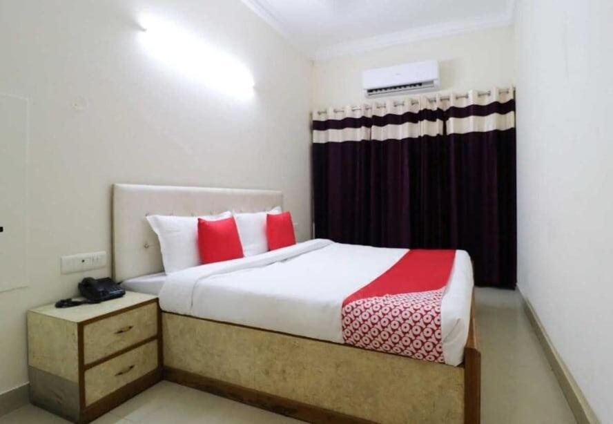 Hotel Anand Amritsar Exterior foto