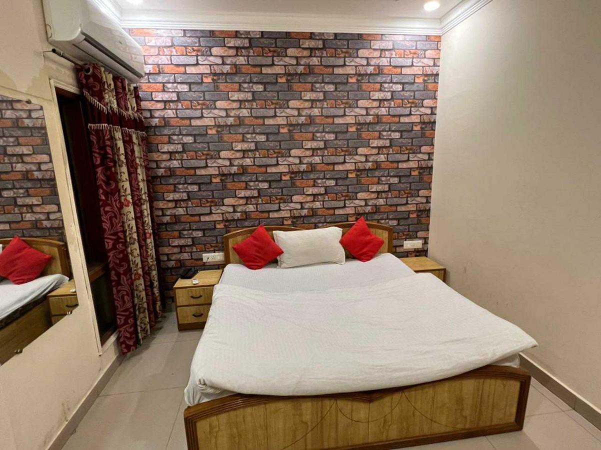 Hotel Anand Amritsar Exterior foto