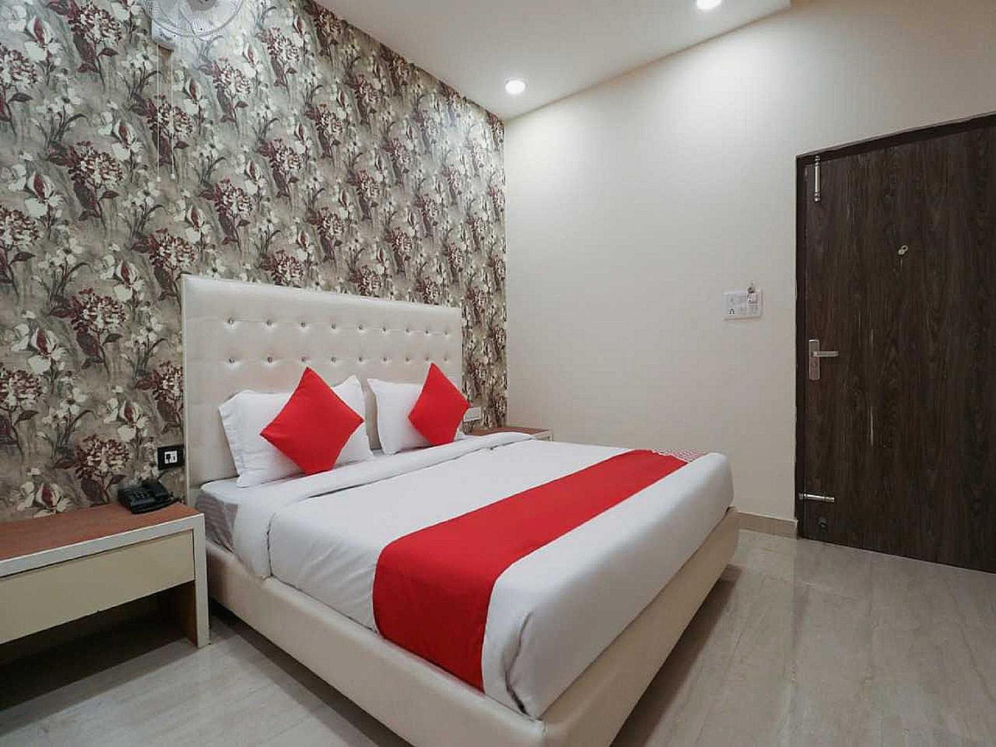 Hotel Anand Amritsar Exterior foto